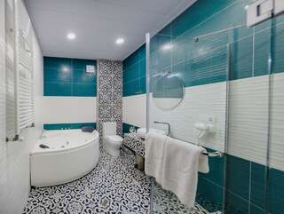 Отель Golden Globe Boutique Hotel Тбилиси Улучшенный люкс с кроватью размера «king-size»-7