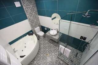 Отель Golden Globe Boutique Hotel Тбилиси Улучшенный люкс с кроватью размера «king-size»-8