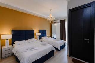 Отель Golden Globe Boutique Hotel Тбилиси Семейный номер с балконом-3