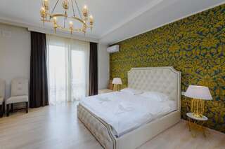 Отель Golden Globe Boutique Hotel Тбилиси Улучшенный люкс с кроватью размера «king-size»-3
