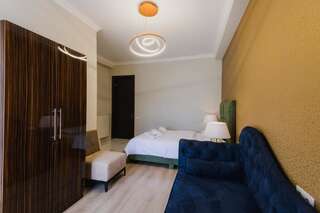 Отель Golden Globe Boutique Hotel Тбилиси Двухместный номер Делюкс с 1 кроватью и балконом-10