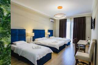 Отель Golden Globe Boutique Hotel Тбилиси Семейный люкс-1