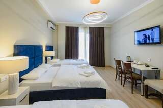 Отель Golden Globe Boutique Hotel Тбилиси Семейный люкс-3